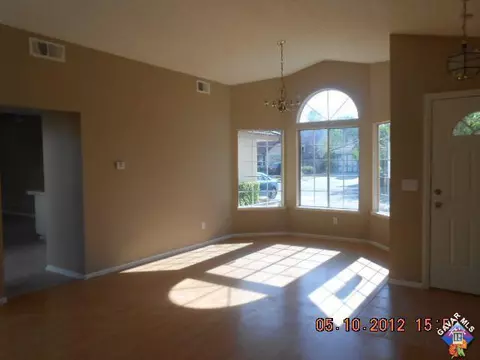 552 Spruce Ct, Palmdale, CA 93550 photo 3