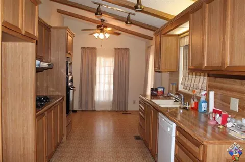 21857 Old Town Rd, Tehachapi, CA 93561 photo 2
