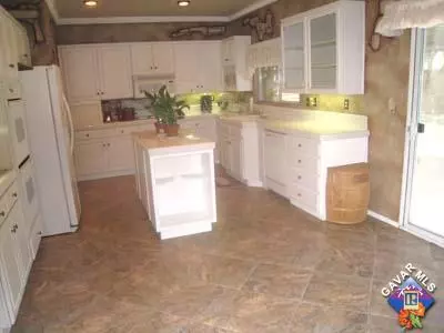 42326 Aaron Ct, Lancaster, CA 93536 photo 2