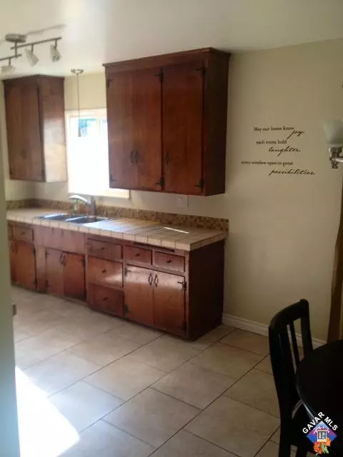 37805 5th St E, Palmdale, CA 93550 photo 1