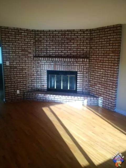 37805 5th St E, Palmdale, CA 93550 photo 2