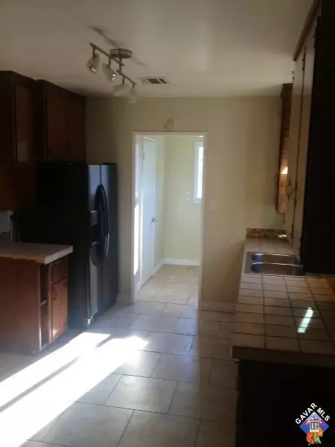37805 5th St E, Palmdale, CA 93550 photo 5