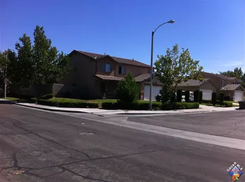 1715 Bow Way, Lancaster, CA 93534 photo 2