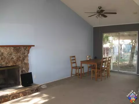 43625 Poplar Ct, Lancaster, CA 93535 photo 2