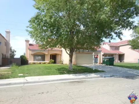 2547 Macfarlane Dr, Lancaster, CA 93536 photo 2