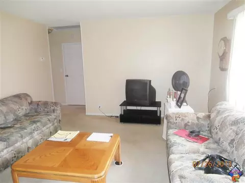 615 Oldfield St E, Lancaster, CA 93535 photo 3
