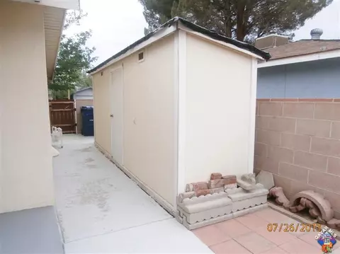 615 Oldfield St E, Lancaster, CA 93535 photo 8