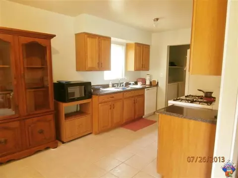 615 Oldfield St E, Lancaster, CA 93535 photo 2