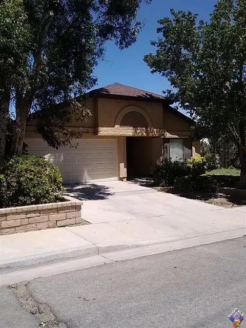 2557 Orchid Tree Dr, Palmdale, CA 93550 photo 2