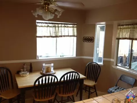 42827 Fenner Ave, Lancaster, CA 93536 photo 2