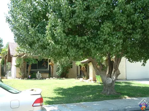 44637 13th St, Lancaster, CA 93535 photo 2