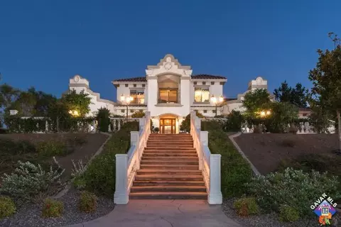 568 Lago Lindo Rd E, Palmdale, CA 93550 photo 2