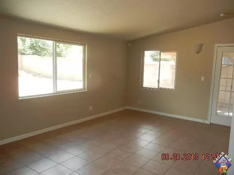 44114 2nd St, Lancaster, CA 93535 photo 2