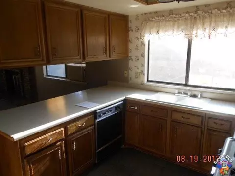 1858 Nessa Dr, Lancaster, CA 93535 photo 2