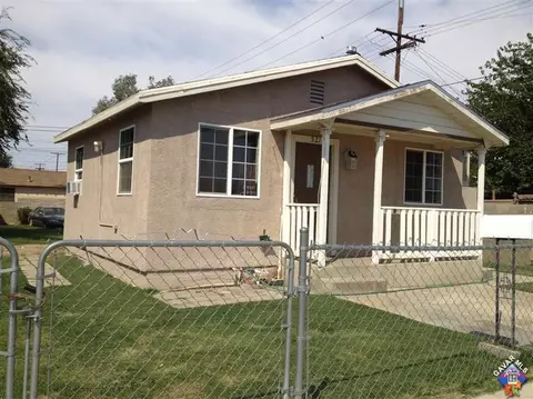 521 W Oldfield St, Lancaster, CA 93534 photo 2