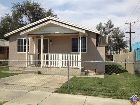 521 W Oldfield St, Lancaster, CA 93534 photo 1