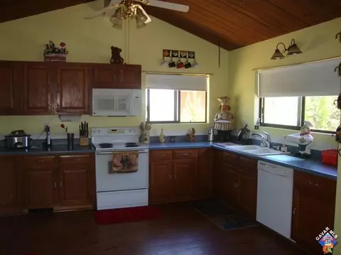 23950 Parke Ct, Tehachapi, CA 93561 photo 2
