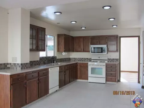 728 Whitlatch Dr, Lancaster, CA 93535 photo 9