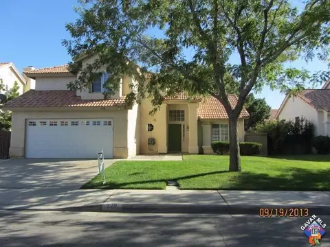728 Whitlatch Dr, Lancaster, CA 93535 photo 1