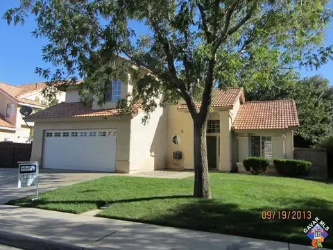 728 Whitlatch Dr, Lancaster, CA 93535 photo 2