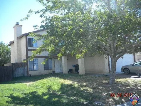 2534 Emerald Ln, Lancaster, CA 93535 photo 2