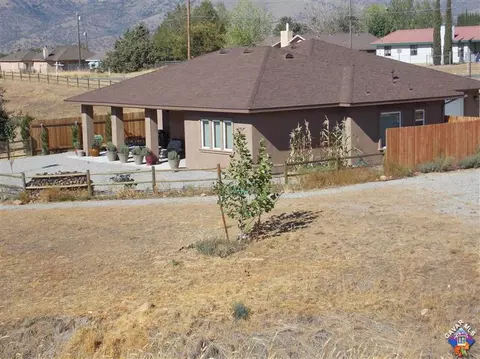 20535 Oak St, Tehachapi, CA 93561 photo 1