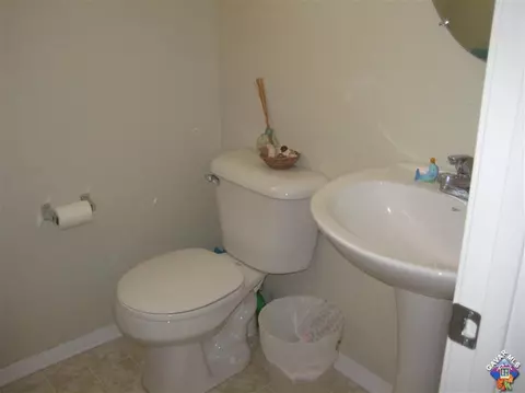2834 Emerald Ln, Lancaster, CA 93535 photo 13