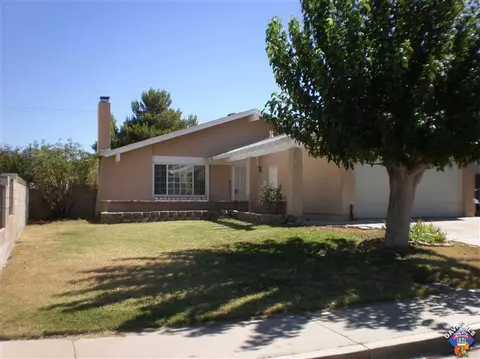 44514 Fenhold St, Lancaster, CA 93535 photo 2