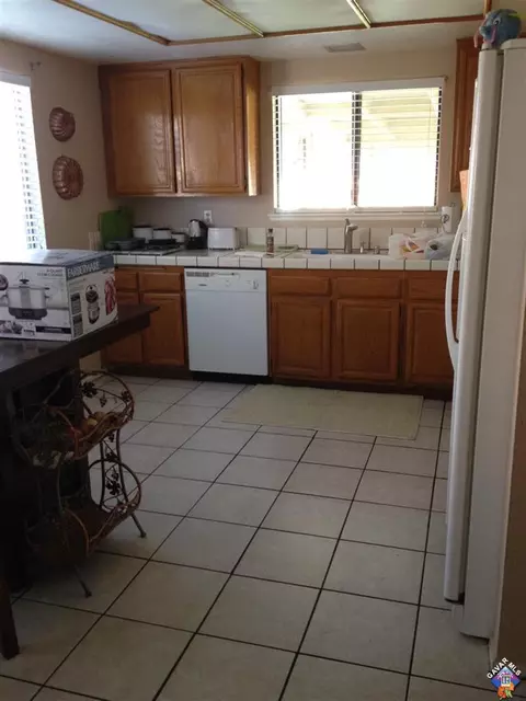 37748 50th St, Palmdale, CA 93552 photo 2