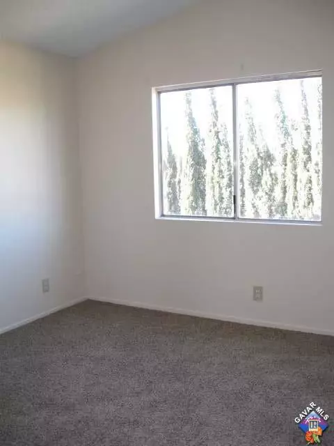 4825 Katrina Pl, Palmdale, CA 93552 photo 7