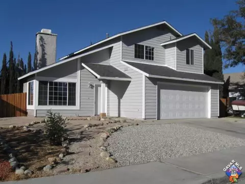 4825 Katrina Pl, Palmdale, CA 93552 photo 2