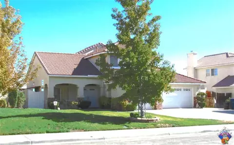 36432 Blacksmith Dr, Palmdale, CA 93550 photo 2