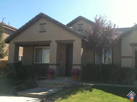 5226 Jade Ct, Lancaster, CA 93536 photo 2