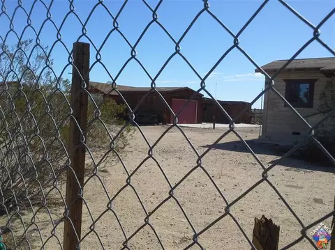 26350 Olanche St, Mojave, CA 93501 photo 2