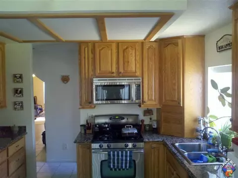 557 E Jackman St, Lancaster, CA 93535 photo 11
