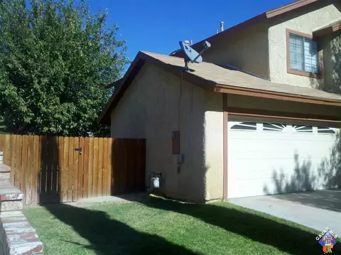 557 E Jackman St, Lancaster, CA 93535 photo 2