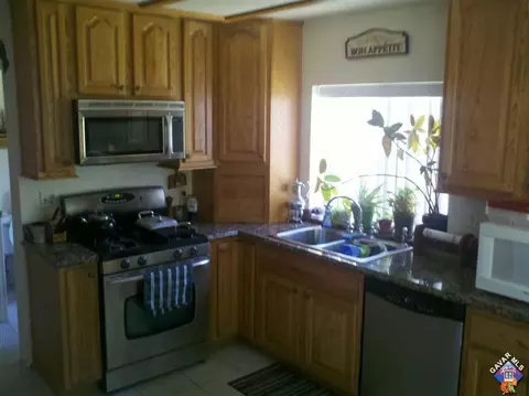 557 E Jackman St, Lancaster, CA 93535 photo 10