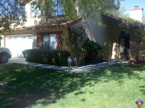 557 E Jackman St, Lancaster, CA 93535 photo 4