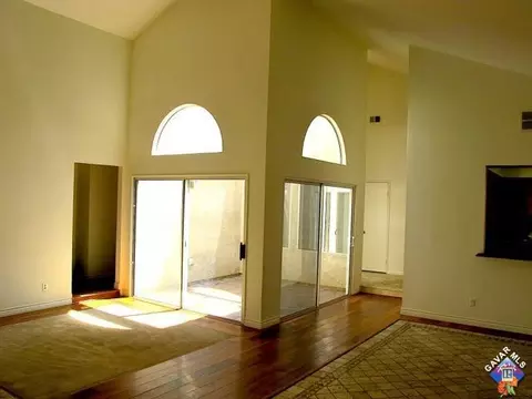 44925 Fenhold St, Lancaster, CA 93535 photo 2