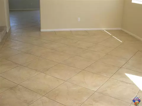 36726 E 37th St, Palmdale, CA 93550 photo 2