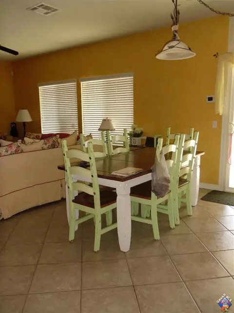 2022 Janet Dr, Lancaster, CA 93534 photo 4
