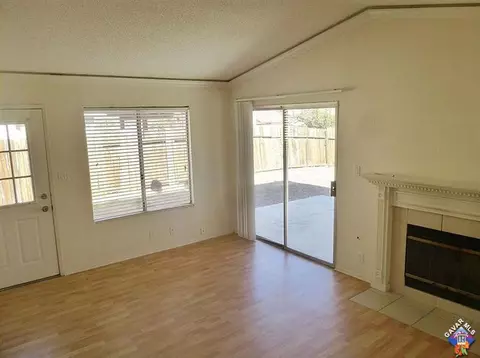 37124 29th Pl, Palmdale, CA 93550 photo 2