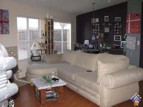 44316 Hampton St, Lancaster, CA 93536 photo 2