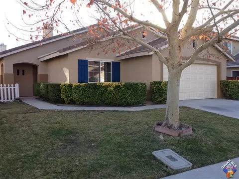 2806 W Oldfield St, Lancaster, CA 93536 photo 1