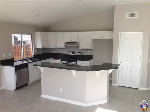 2806 W Oldfield St, Lancaster, CA 93536 photo 4