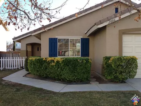2806 W Oldfield St, Lancaster, CA 93536 photo 2