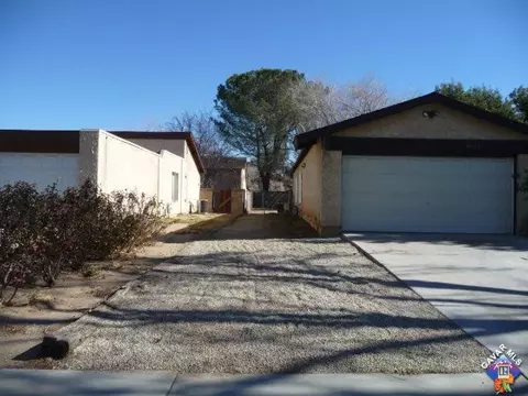 44726 Benald St, Lancaster, CA 93535 photo 2