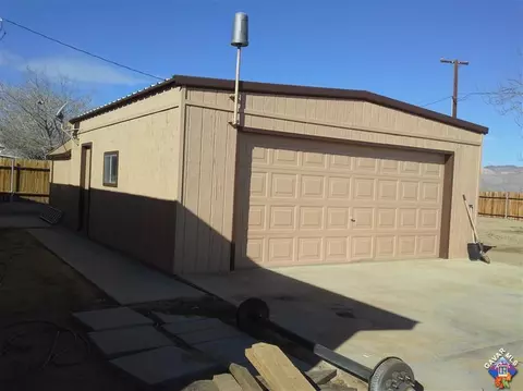 6301 Sespe Ave, Mojave, CA 93501 photo 2