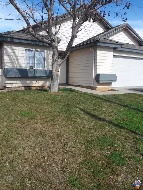 2033 Cape Cod Ln, Palmdale, CA 93550 photo 2