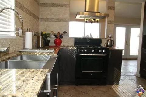 3833 Castala Dr, Palmdale, CA 93550 photo 3